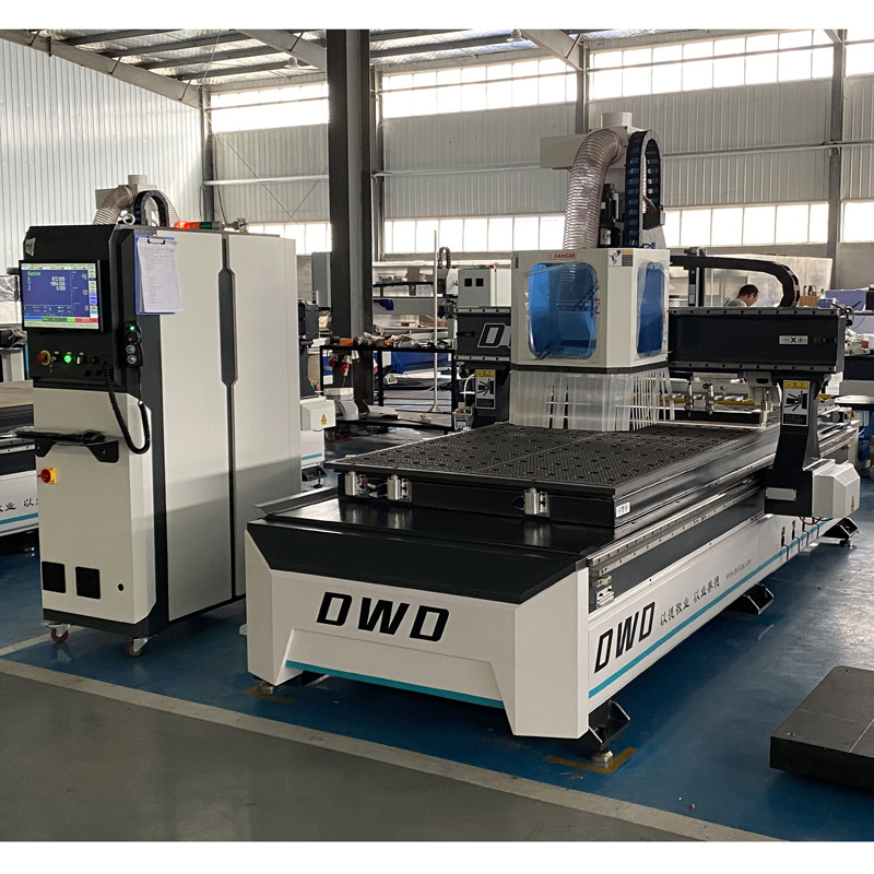 Automatic CNC Router With Linear Tool Magazine For Panel Furniture